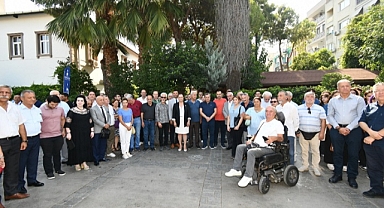 Merhum Akyarlı İzmir Kent Konseyi Parkı’nda anıldı