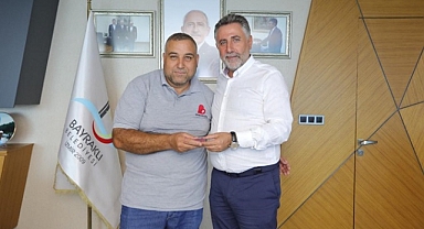 Sokakta bulduğu 15 bin lirayı sahibine teslim etti