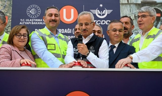 Türkiye'nin en uzun demiryolu tünelinde ışık gözüktü