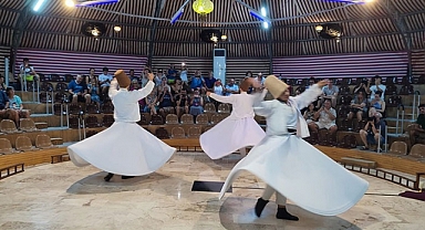 Yılda 20 bin yabancı turiste Mevlana kültünü tanıtıyorlar