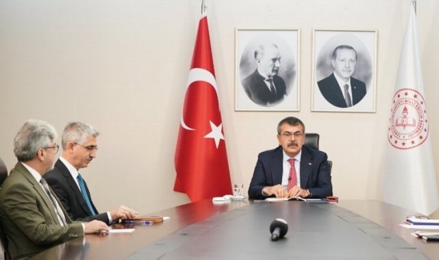 Bakan Tekin, EBA canlı yayınında öğretmenlere hitap etti