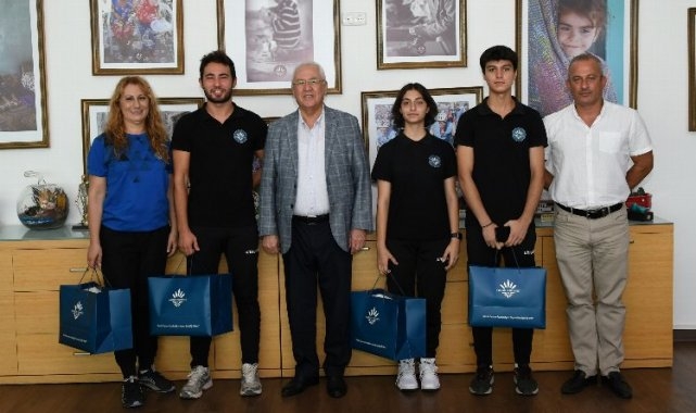Başkan Selvitopu başarılı sporcuları kutladı