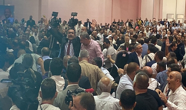 CHP İzmir İl Kongresi'nde arbede