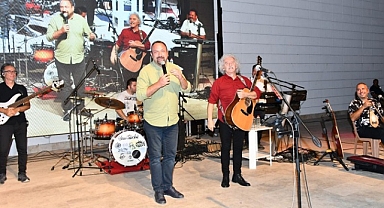 Çiğli’de Zafer Coşkusu Yeni Türkü ile Kutlandı