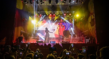 Çim Konserleri’nde Simge’yle muhteşem gala