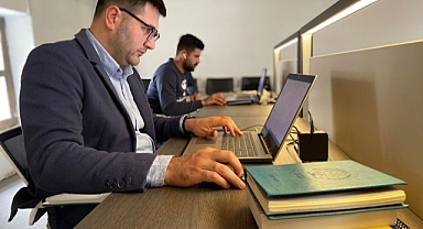 İzmir Büyükşehir Belediyesi’nden gençlere yapay zekâ eğitimi