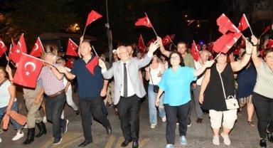 İzmir Karabağlar'da geleneksel kortej  coşkusu
