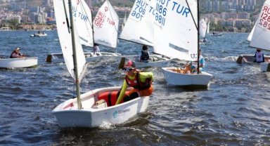 İzmir kurtuluşuna Narlıdere'den yelken açtılar