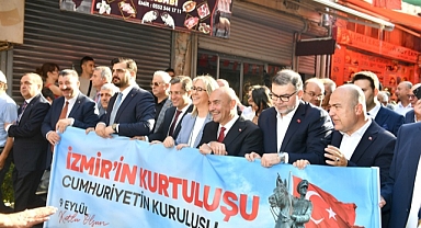 İzmirliler geleneksel Zafer Yürüyüşü’nde buluştu