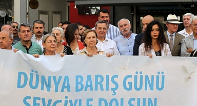 Konak’ta güvercinler barış umuduyla uçtu