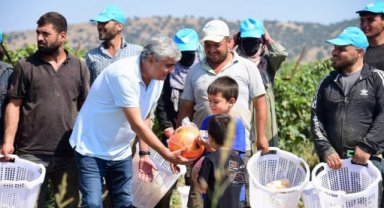 Manisa'dan Ahmetli'deki işçilere hediye