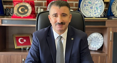 “Meydanı yeşil alan yaparak Atatürk Meydanı’na katalım”