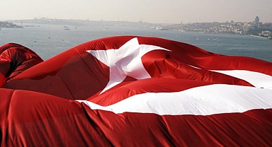 100 gemiyle Cumhuriyet selamlaması