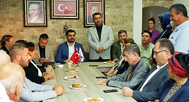 AK Partili İnan Foça ilçe başkanlığını ziyaret etti