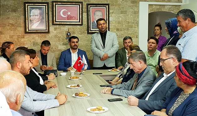 AK Partili İnan Foça ilçe başkanlığını ziyaret etti