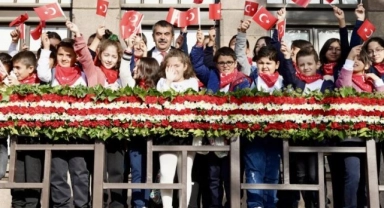 Bakan Tekin öğrencilerle 1'inci Meclis'te
