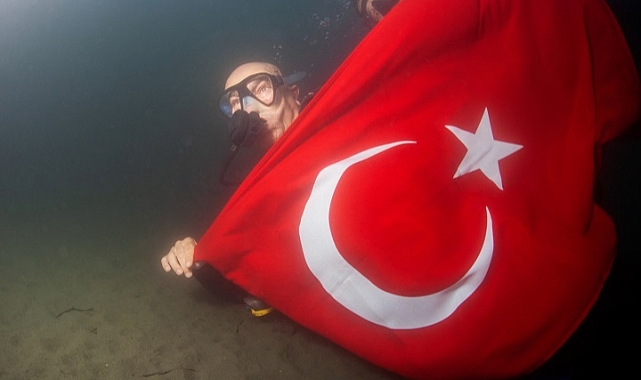 Başkan Soyer İzmir Körfezi'nde tüple dalış yaptı