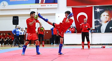 Bayraklı’da Cumhuriyet coşkusu sporla başladı!