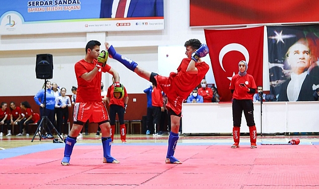 Bayraklı’da Cumhuriyet coşkusu sporla başladı!