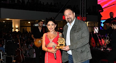 Çiğli’de Cumhuriyet Coşkusu Melek Mosso ile Zirve Yaptı