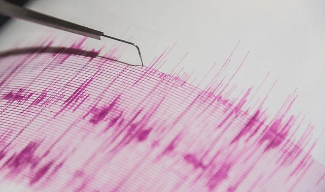 İzmir'de korkutan deprem
