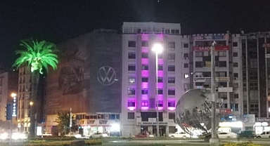 Konak Belediyesi’nden pembe ışık