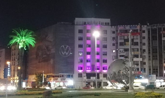 Konak Belediyesi’nden pembe ışık