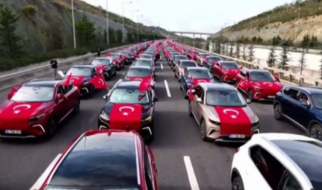 Togg kullanıcılarından 100. yıl konvoyu