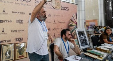 Atatürk'ün imzaladığı "Mebus Defteri" satıldı