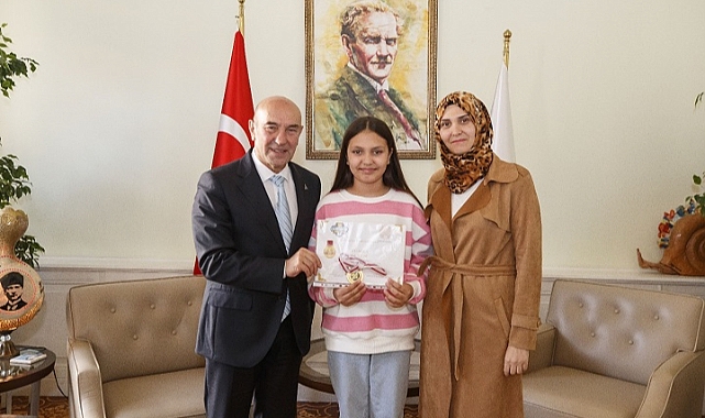 Dünya birincisi İzmirli Zümra Başkan Soyer’le buluştu