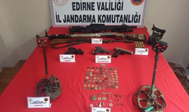 Edirne'de ruhsatsız silah ve tarihi eser, sikke ele geçirildi