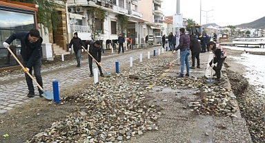 Foça’da Fırtına İzleri Siliniyor