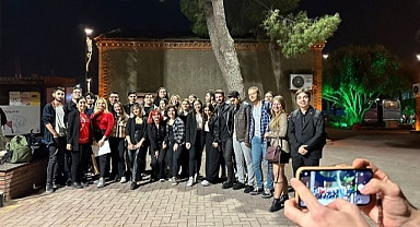 Genç İzmirliler Ata’nın huzurunda