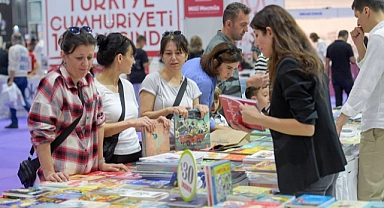 İZKİTAP kitapseverlerin buluşma noktası oldu