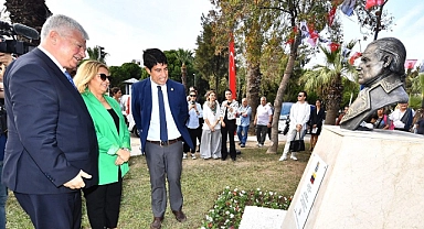 İzmir'de Miranda'nın büstü açıldı