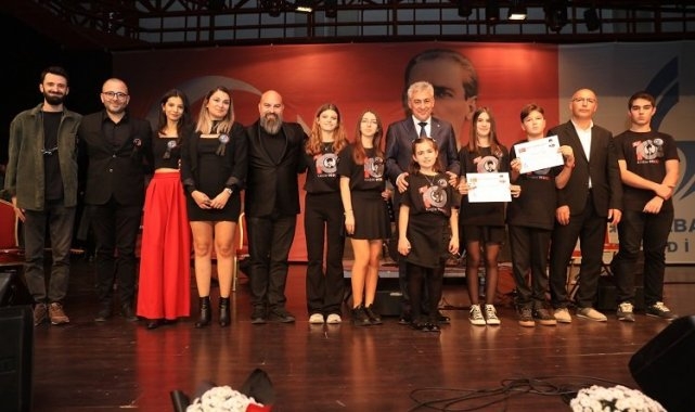 İzmir Güzelbahçe'de tüm kalpler Atatürk için attı