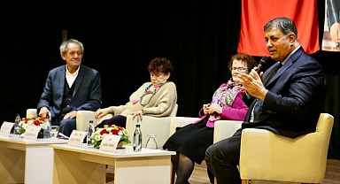 Karşıyaka’da Cumhuriyet ve kadın konuşuldu