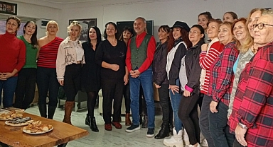 Karşıyakalı kadınlardan Diker’e büyük destek