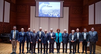 Kemeraltı çarşısı yılbaşına hazırlanıyor