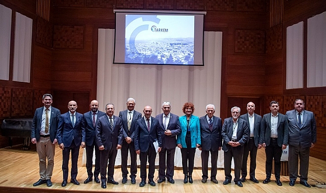 Kemeraltı çarşısı yılbaşına hazırlanıyor
