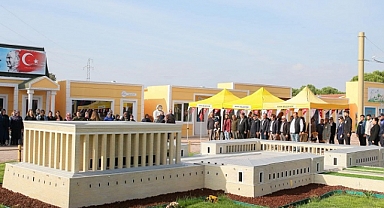 Kınık Belediyesi Çocuk Köyü’nde Anıtkabir Miniatürk