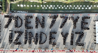 Konak Atatürk Meydanı’nda unutulmaz koreografi