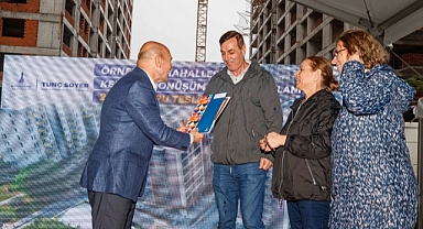 Örnekköy Kentsel Dönüşüm Projesi'nin ikinci etabında tapular dağıtıldı