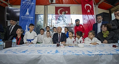 Başkan Soyer Basmane sakinleriyle buluştu