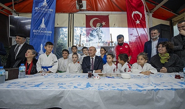 Başkan Soyer Basmane sakinleriyle buluştu