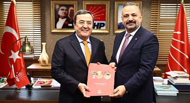 Batur, İzmir Büyükşehir Belediye Başkanlığı İçin Aday Adaylığını Açıkladı: