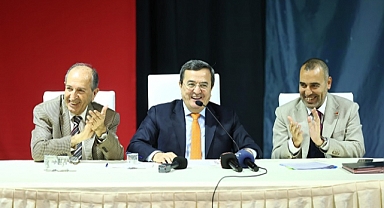 Batur İzmir Büyükşehir’e Aday Adaylığını Örgütüyle Paylaştı