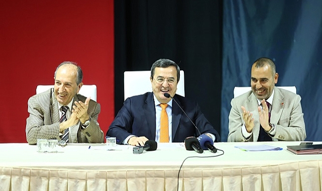 Batur İzmir Büyükşehir’e Aday Adaylığını Örgütüyle Paylaştı