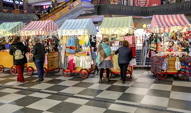 Bayraklılı kadınlardan ‘Yeni yıl kermesi