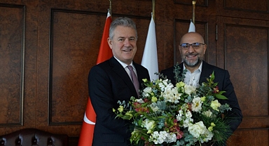 Gökce,  Genç Meslektaşlarını Fikirlerini Dinledi